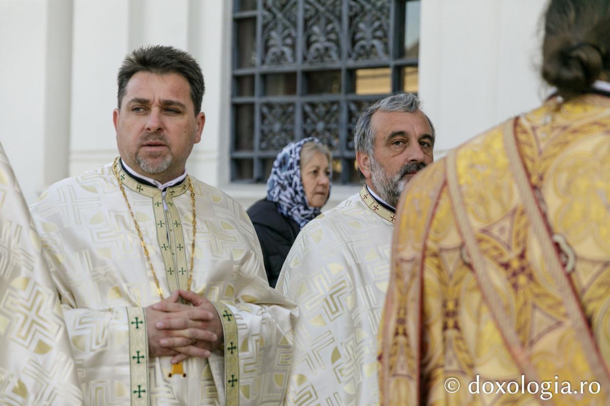 PS Damaschin Dorneanul a slujit Sfânta Liturghie în a șasea zi a Hramului Sfintei Parascheva / Foto: pr. Silviu Cluci