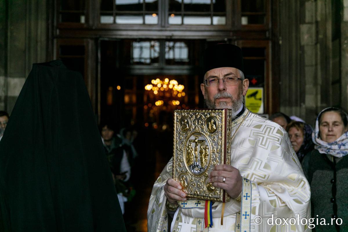 PS Damaschin Dorneanul a slujit Sfânta Liturghie în a șasea zi a Hramului Sfintei Parascheva / Foto: pr. Silviu Cluci