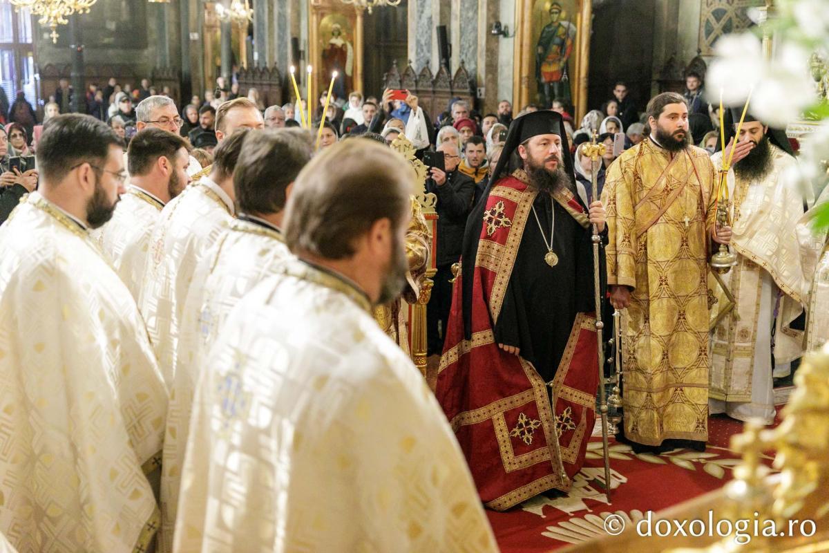 PS Damaschin Dorneanul a slujit Sfânta Liturghie în a șasea zi a Hramului Sfintei Parascheva / Foto: pr. Silviu Cluci