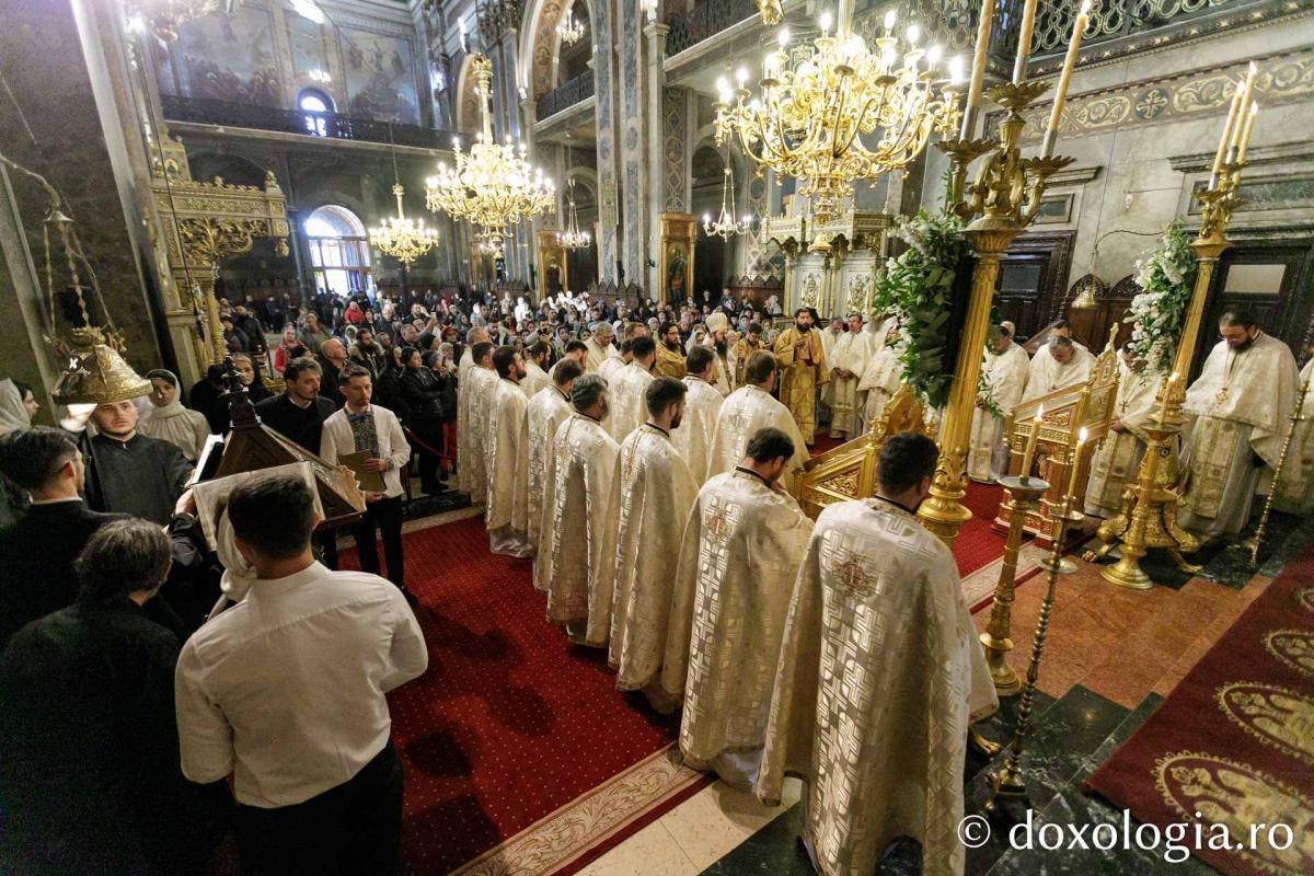 PS Damaschin Dorneanul a slujit Sfânta Liturghie în a șasea zi a Hramului Sfintei Parascheva / Foto: pr. Silviu Cluci