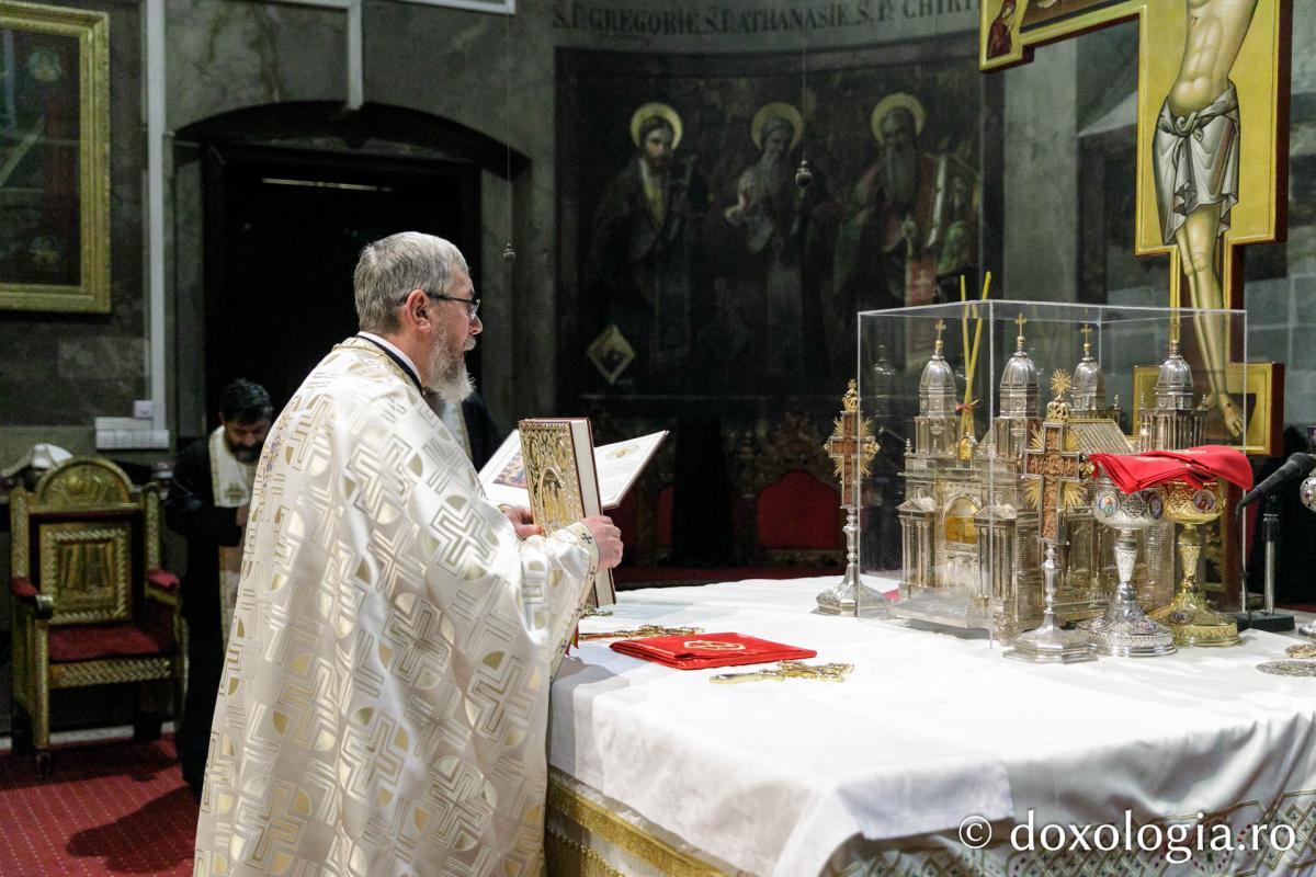 PS Damaschin Dorneanul a slujit Sfânta Liturghie în a șasea zi a Hramului Sfintei Parascheva / Foto: pr. Silviu Cluci