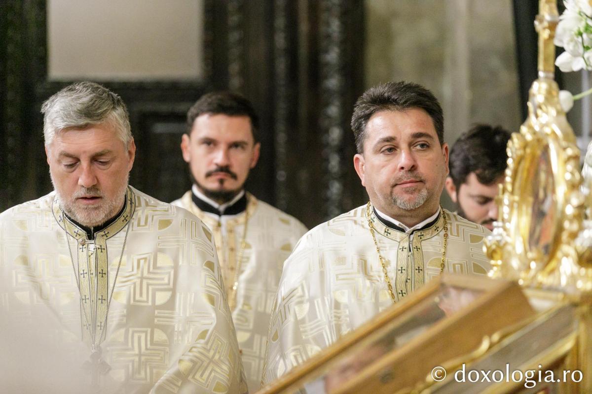 PS Damaschin Dorneanul a slujit Sfânta Liturghie în a șasea zi a Hramului Sfintei Parascheva / Foto: pr. Silviu Cluci