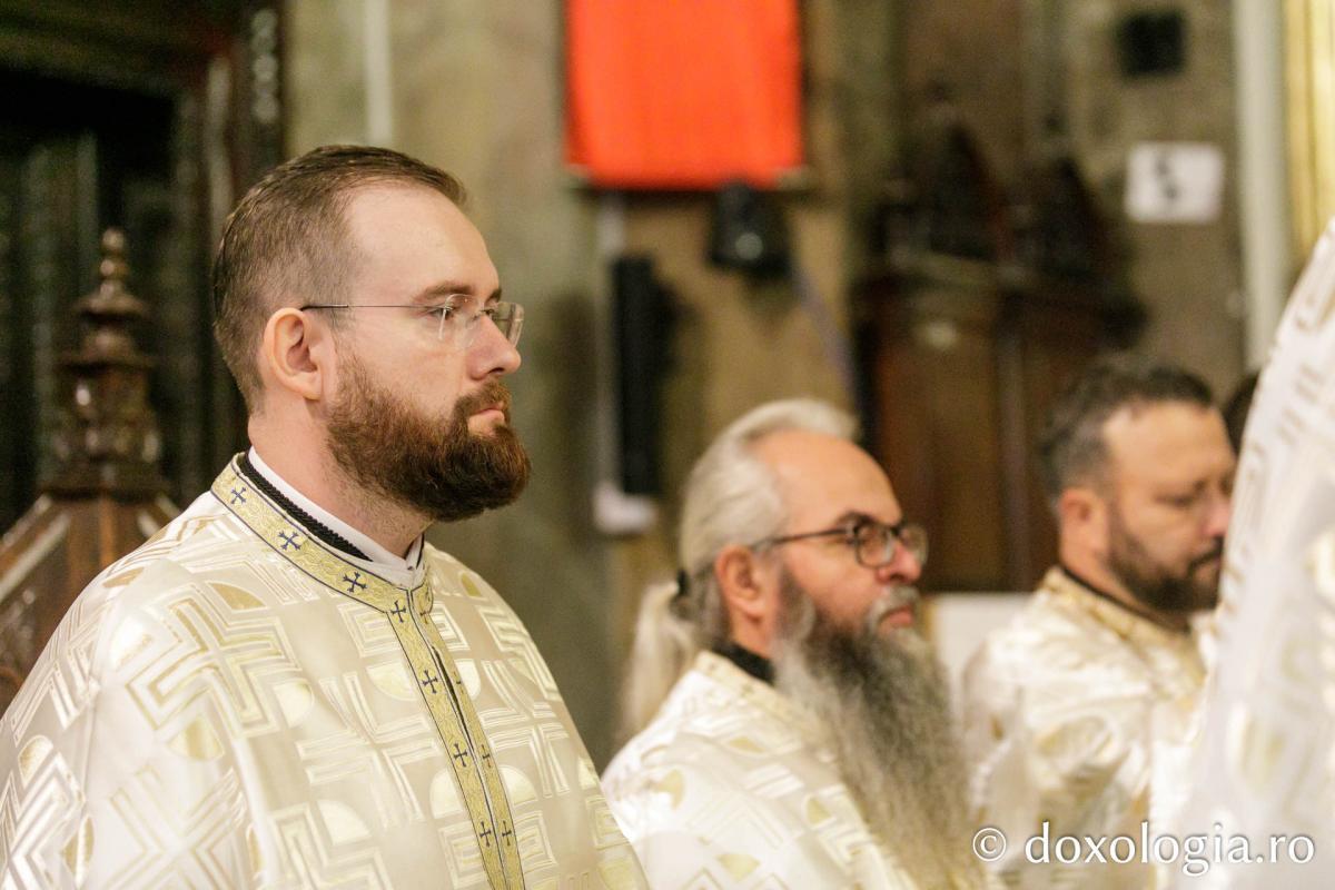 PS Damaschin Dorneanul a slujit Sfânta Liturghie în a șasea zi a Hramului Sfintei Parascheva / Foto: pr. Silviu Cluci