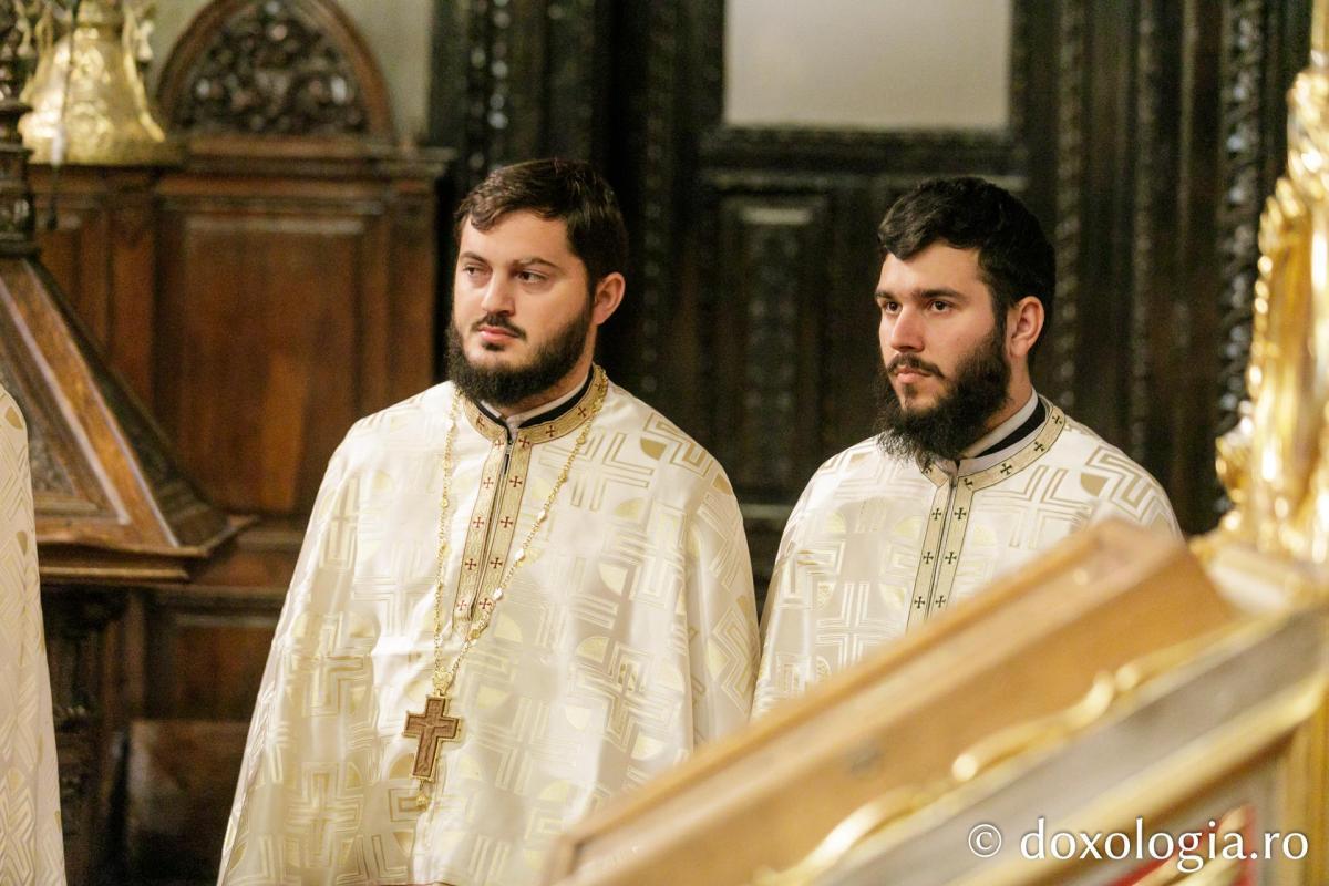 PS Damaschin Dorneanul a slujit Sfânta Liturghie în a șasea zi a Hramului Sfintei Parascheva / Foto: pr. Silviu Cluci