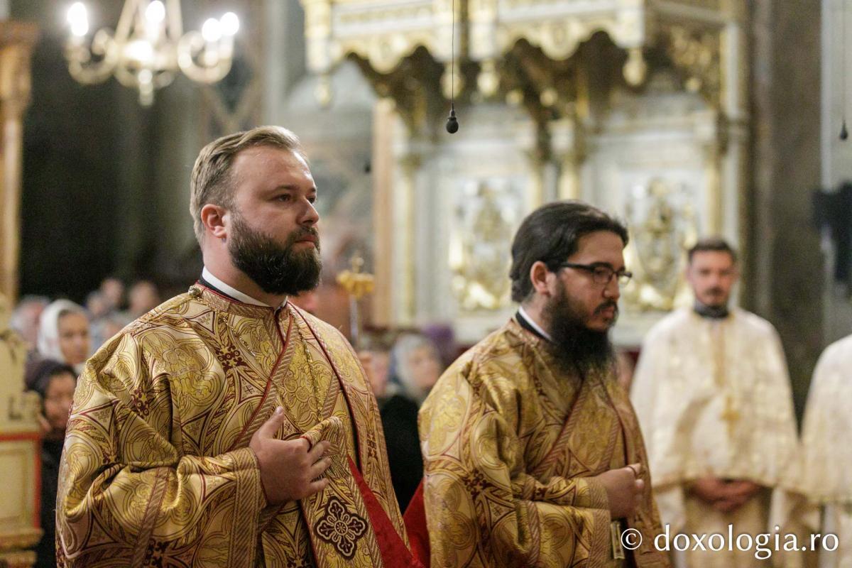 PS Damaschin Dorneanul a slujit Sfânta Liturghie în a șasea zi a Hramului Sfintei Parascheva / Foto: pr. Silviu Cluci