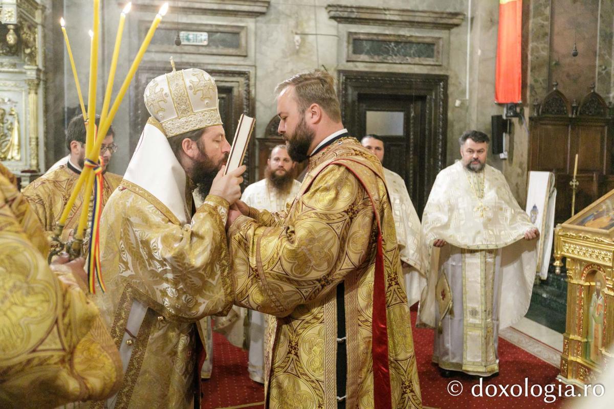 PS Damaschin Dorneanul a slujit Sfânta Liturghie în a șasea zi a Hramului Sfintei Parascheva / Foto: pr. Silviu Cluci