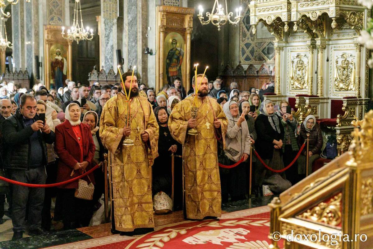 PS Damaschin Dorneanul a slujit Sfânta Liturghie în a șasea zi a Hramului Sfintei Parascheva / Foto: pr. Silviu Cluci