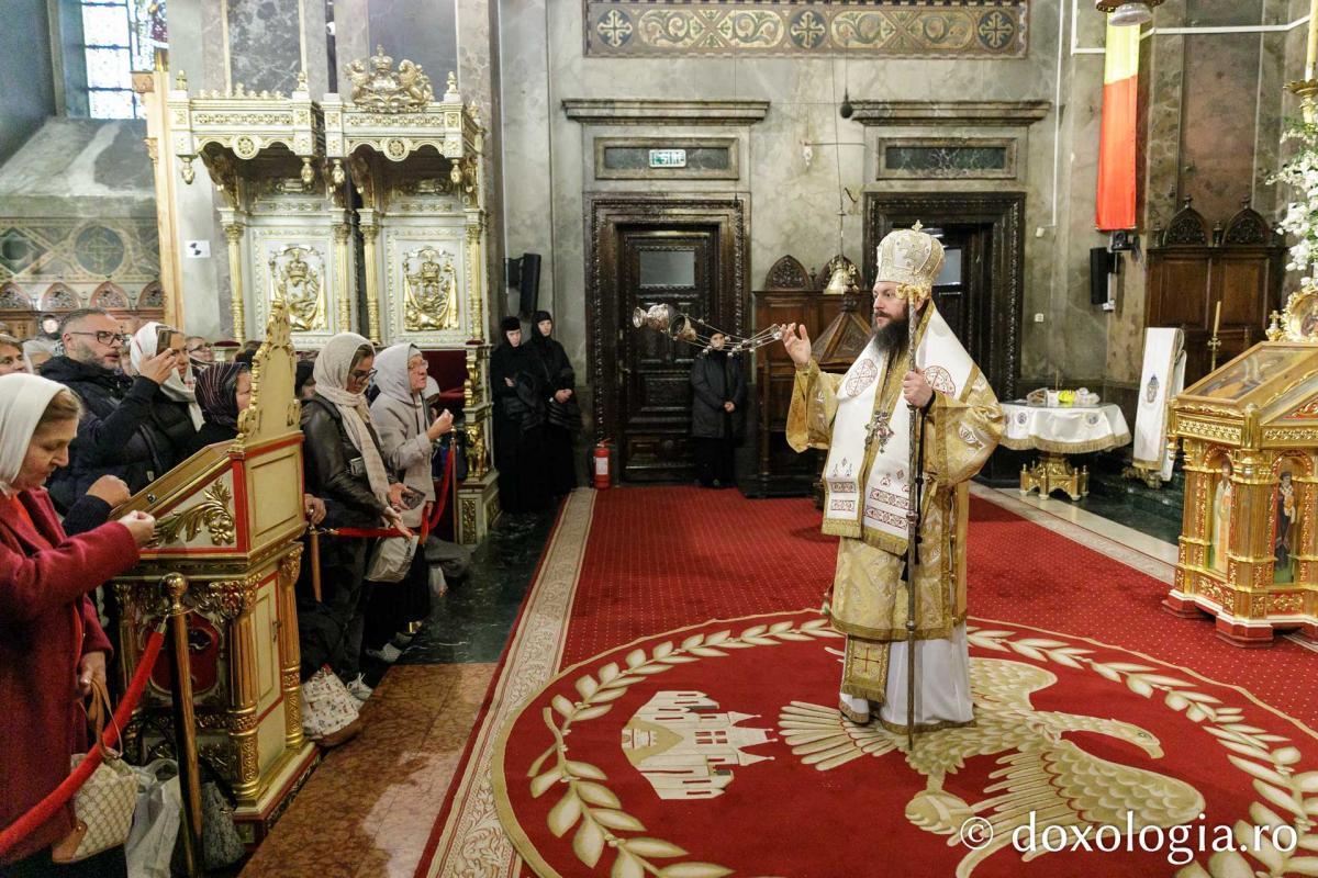 PS Damaschin Dorneanul a slujit Sfânta Liturghie în a șasea zi a Hramului Sfintei Parascheva / Foto: pr. Silviu Cluci