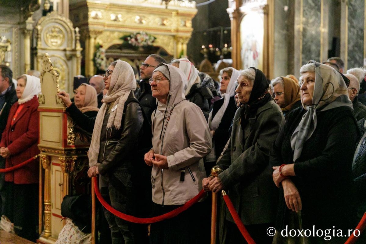 PS Damaschin Dorneanul a slujit Sfânta Liturghie în a șasea zi a Hramului Sfintei Parascheva / Foto: pr. Silviu Cluci