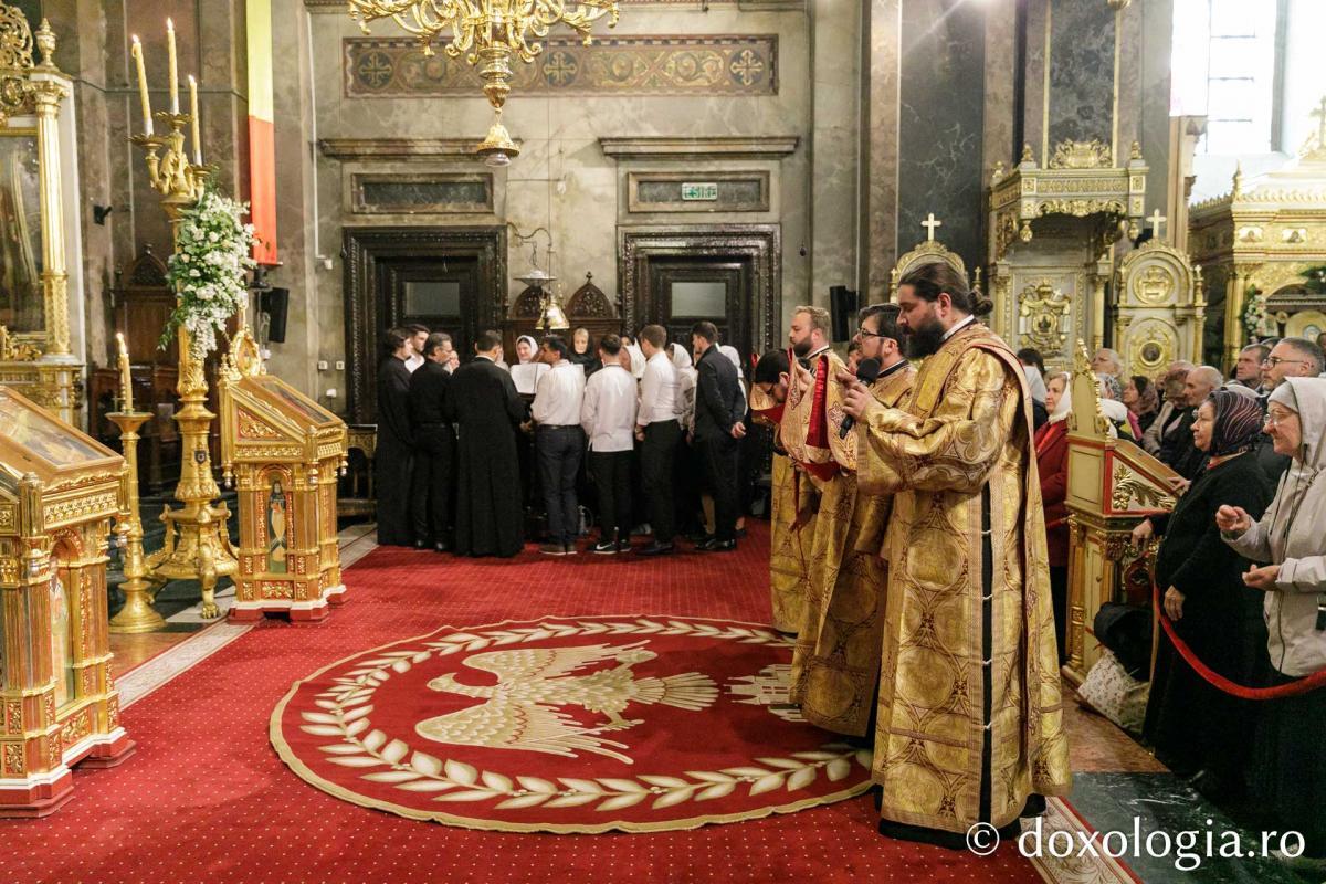 PS Damaschin Dorneanul a slujit Sfânta Liturghie în a șasea zi a Hramului Sfintei Parascheva / Foto: pr. Silviu Cluci