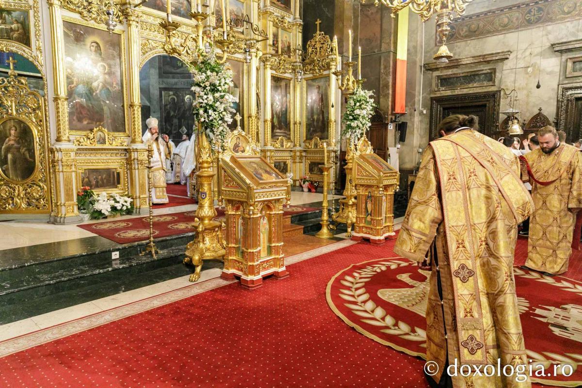 PS Damaschin Dorneanul a slujit Sfânta Liturghie în a șasea zi a Hramului Sfintei Parascheva / Foto: pr. Silviu Cluci