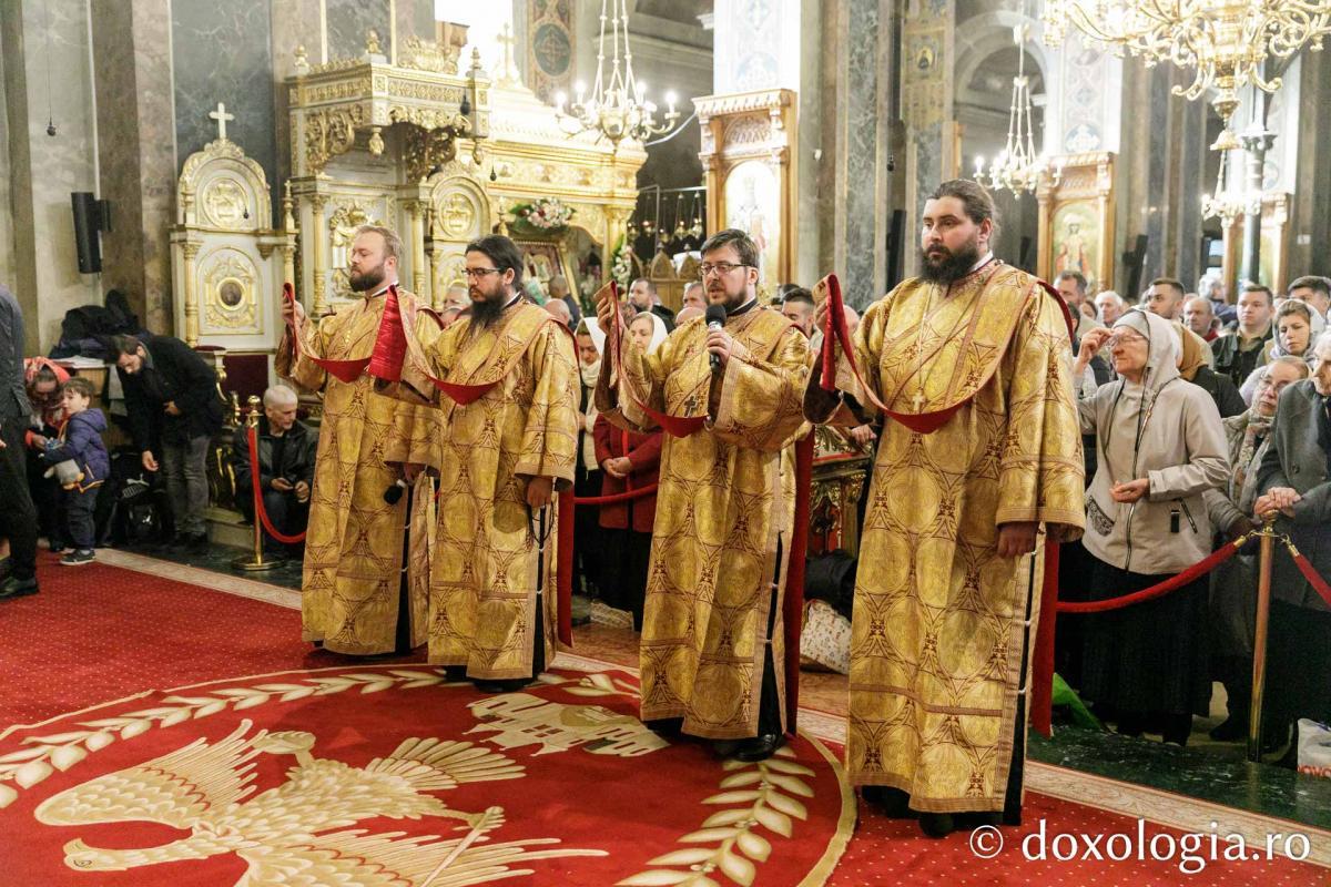 PS Damaschin Dorneanul a slujit Sfânta Liturghie în a șasea zi a Hramului Sfintei Parascheva / Foto: pr. Silviu Cluci