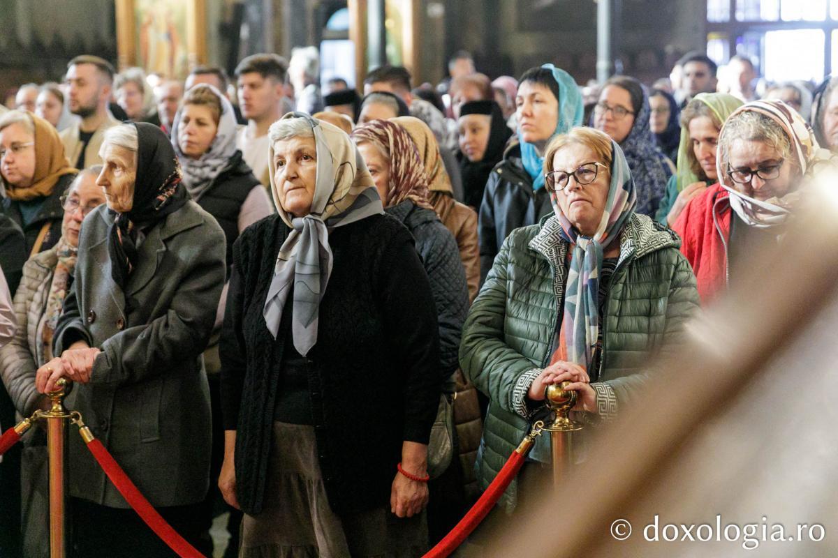 PS Damaschin Dorneanul a slujit Sfânta Liturghie în a șasea zi a Hramului Sfintei Parascheva / Foto: pr. Silviu Cluci