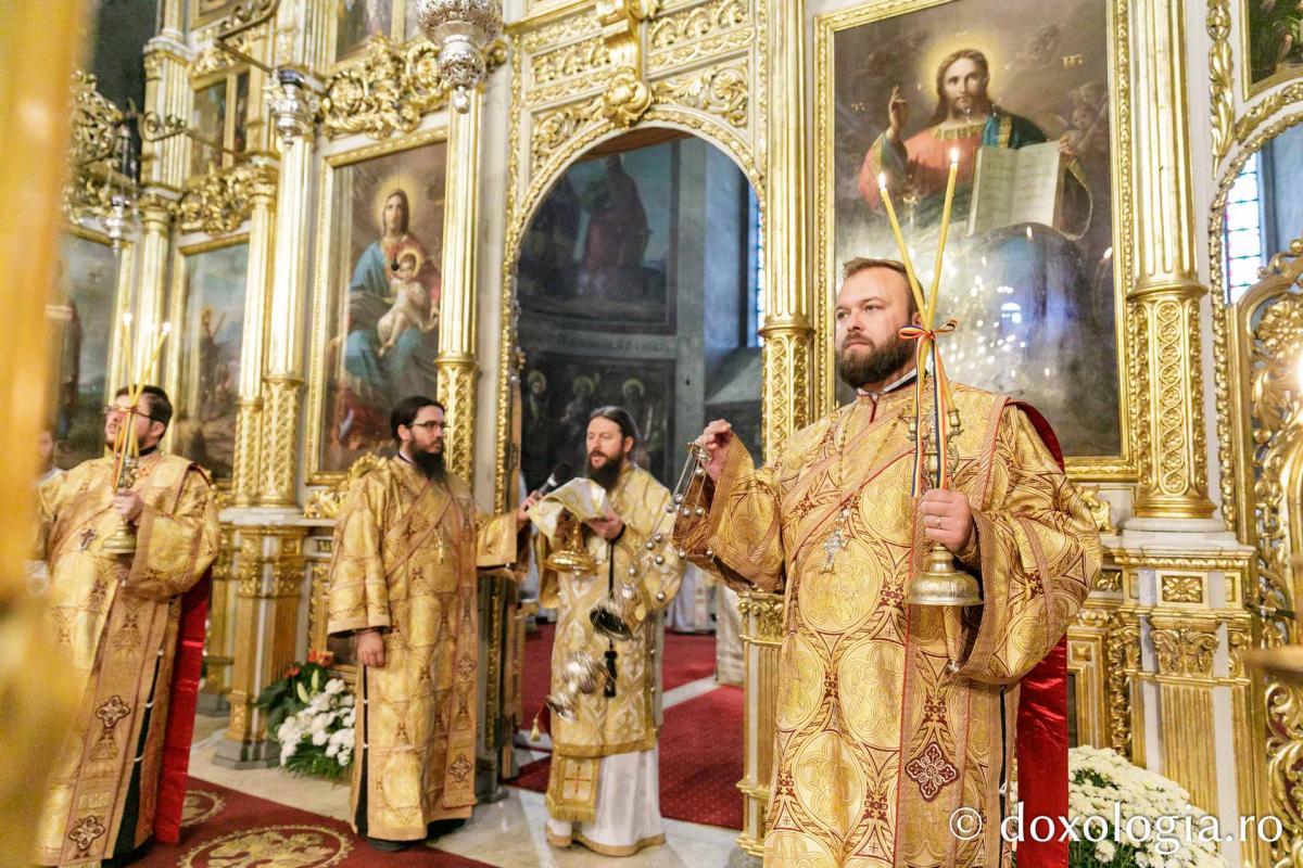 PS Damaschin Dorneanul a slujit Sfânta Liturghie în a șasea zi a Hramului Sfintei Parascheva / Foto: pr. Silviu Cluci