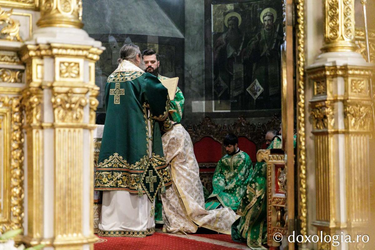 PS Nichifor Botoșăneanul a slujit la Catedrala Mitropolitană din Iași / Foto: pr. Silviu Cluci PS Nichifor Botoșăneanul a slujit la Catedrala Mitropolitană din Iași / Foto: pr. Silviu Cluci