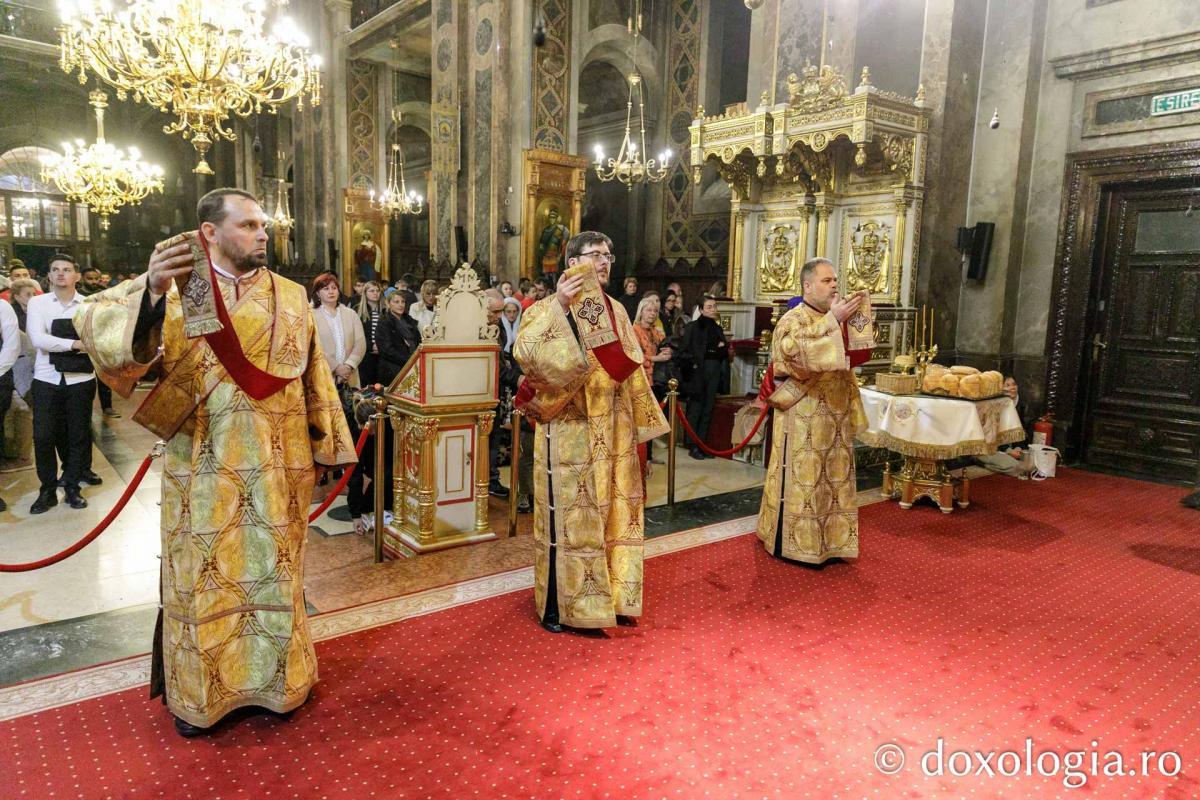 Priveghere la Catedrala Mitropolitană din Iași în cinstea Sfântului Apostol Andrei / Foto: pr. Silviu Cluci