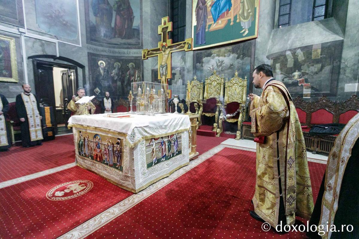 Priveghere la Catedrala Mitropolitană din Iași în cinstea Sfântului Apostol Andrei / Foto: pr. Silviu Cluci