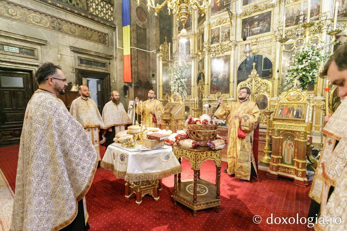 Priveghere la Catedrala Mitropolitană din Iași în cinstea Sfântului Apostol Andrei / Foto: pr. Silviu Cluci