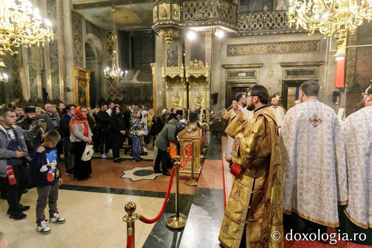 Priveghere la Catedrala Mitropolitană din Iași în cinstea Sfântului Apostol Andrei / Foto: pr. Silviu Cluci