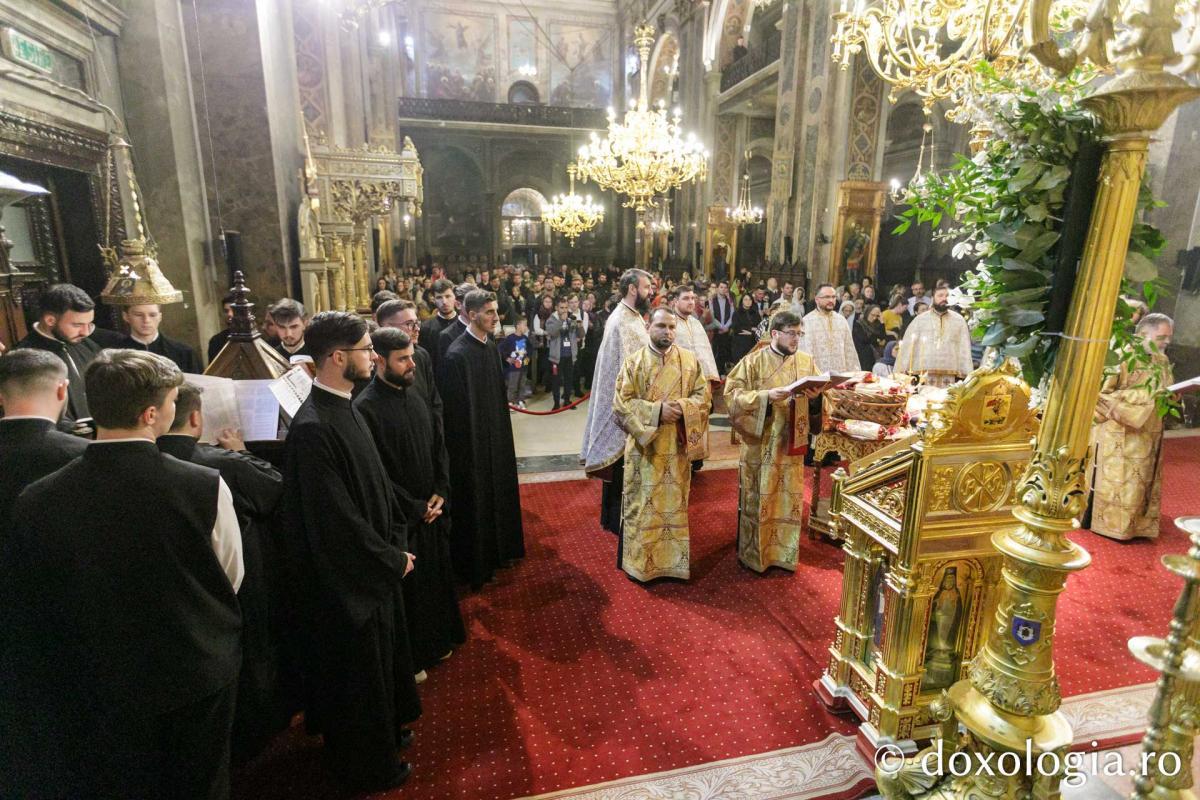 Priveghere la Catedrala Mitropolitană din Iași în cinstea Sfântului Apostol Andrei / Foto: pr. Silviu Cluci