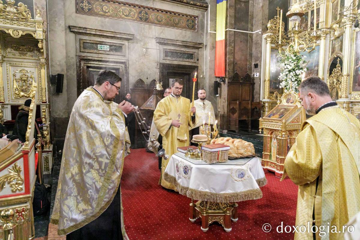 Priveghere în cinstea Sfântului Ierarh Andrei Criteanul la Catedrala Mitropolitană din Iași / Foto: pr. Silviu Cluci