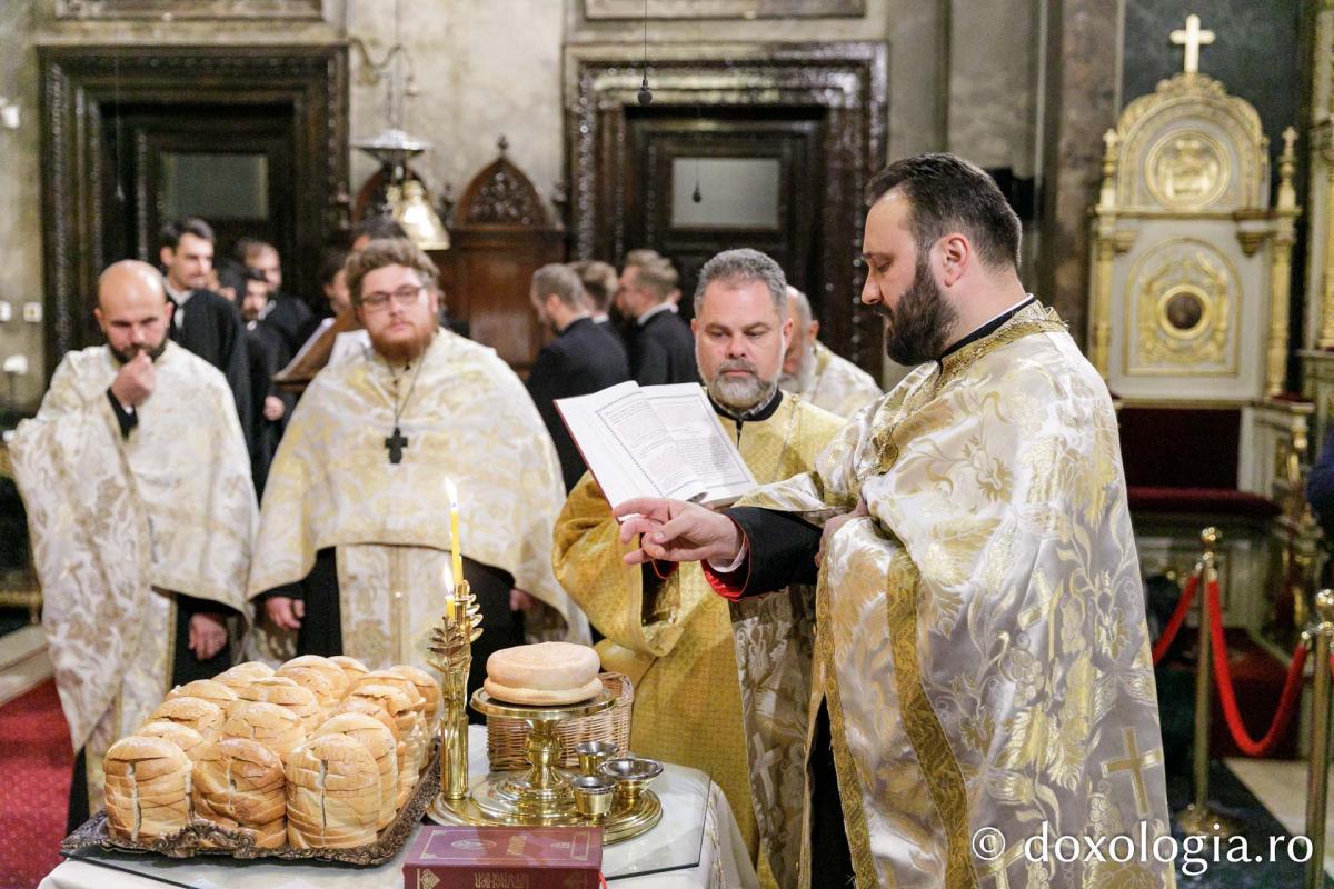 Priveghere în cinstea Sfântului Ierarh Andrei Criteanul la Catedrala Mitropolitană din Iași / Foto: pr. Silviu Cluci