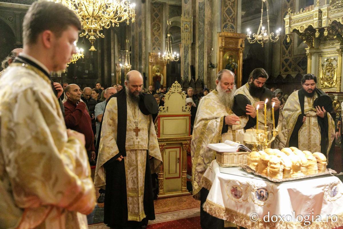 Priveghere în cinstea Sfântului Ierarh Iosif cel Milostiv la Catedrala Mitropolitană din Iași / Foto: pr. Silviu Cluci