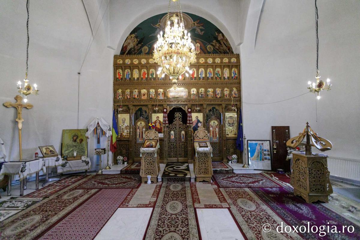 Biserica cu hramul „Duminica Tuturor Sfinților” din localitatea Căuești în așteptarea veșmântului de sfințire / Foto: pr. Silviu Cluci