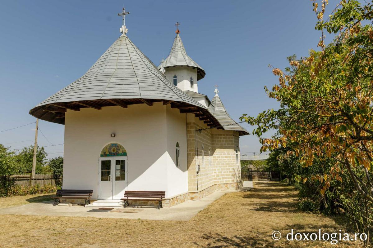 Biserica cu hramul „Duminica Tuturor Sfinților” din localitatea Căuești în așteptarea veșmântului de sfințire / Foto: pr. Silviu Cluci