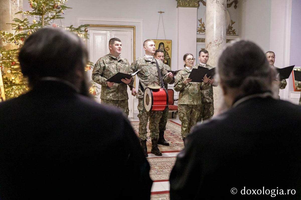 Corul Militar Răzeșii din Botoșani | Colindători la Reședința Mitropolitană