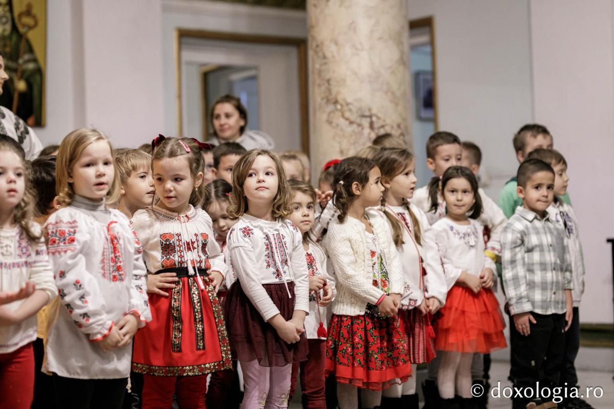 Grădinița Sf. Sava | Colindători la Reședința Mitropolitană