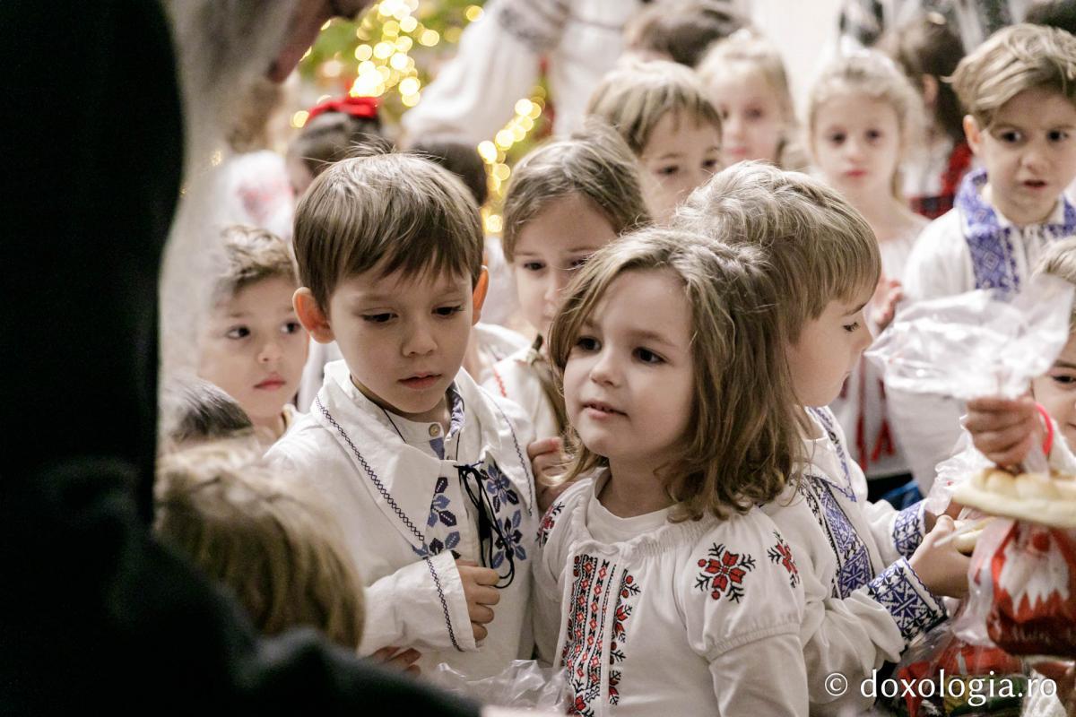 Grădinița Sf. Sava | Colindători la Reședința Mitropolitană