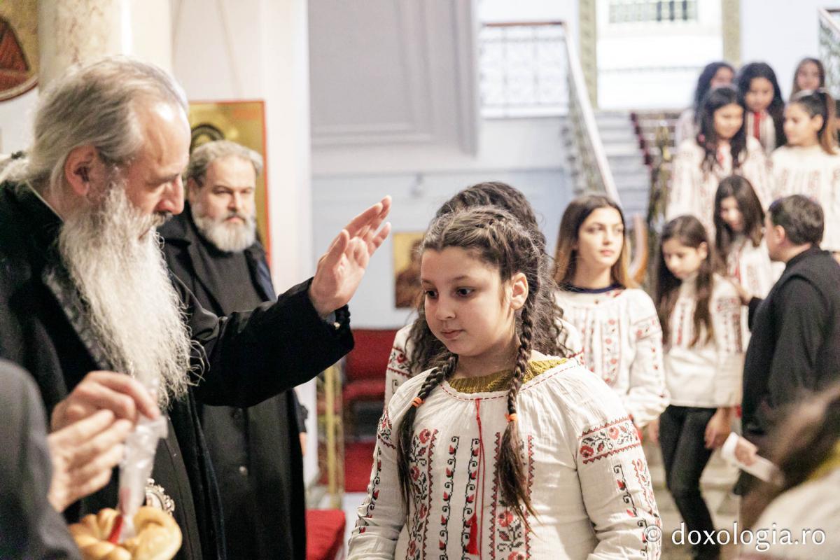 Parohia Crucea | Colindători la Reședința Mitropolitană