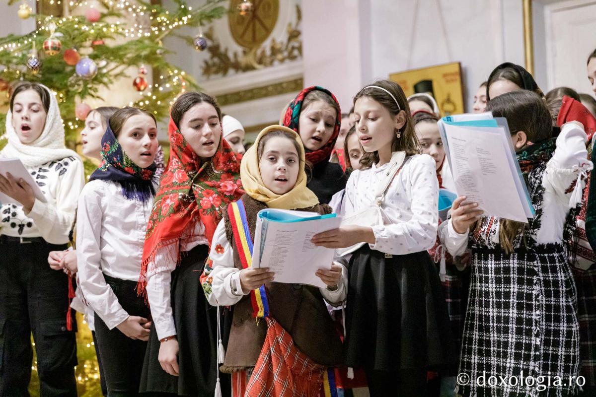 Parohia Liteni | Colindători la Reședința Mitropolitană Parohia Liteni | Colindători la Reședința Mitropolitană