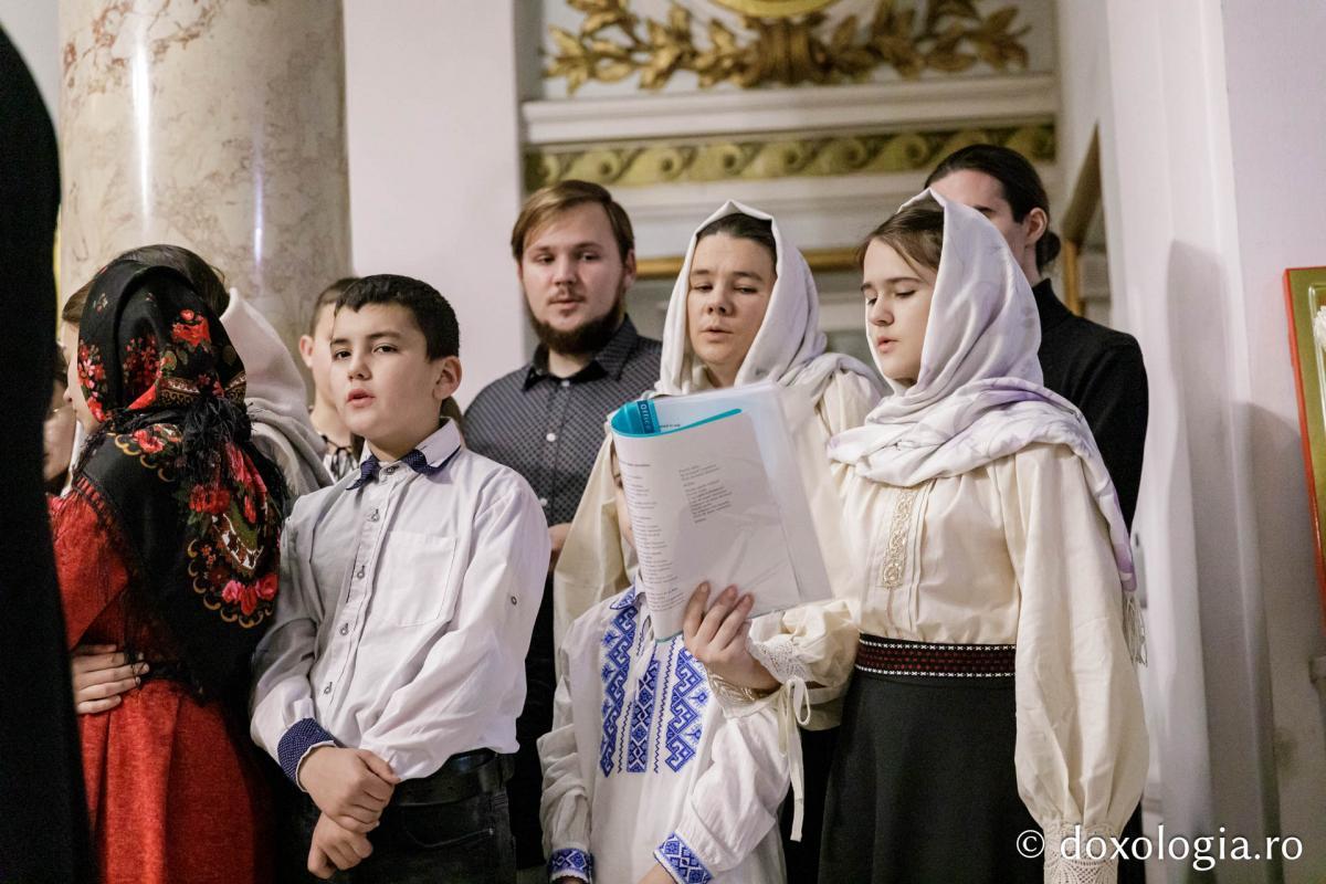 Parohia Liteni | Colindători la Reședința Mitropolitană Parohia Liteni | Colindători la Reședința Mitropolitană