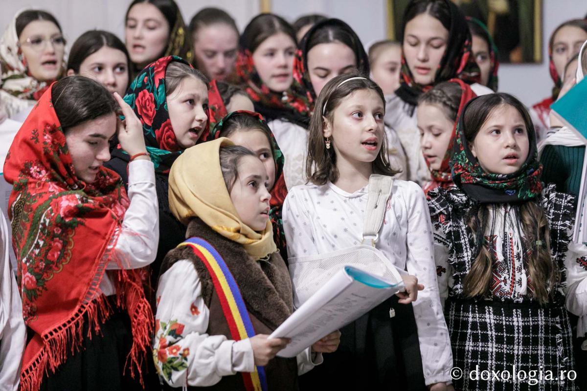 Parohia Liteni | Colindători la Reședința Mitropolitană Parohia Liteni | Colindători la Reședința Mitropolitană