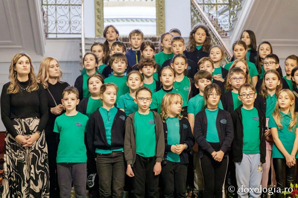 Școala Primară Euroed | Colindători la Reședința Mitropolitană