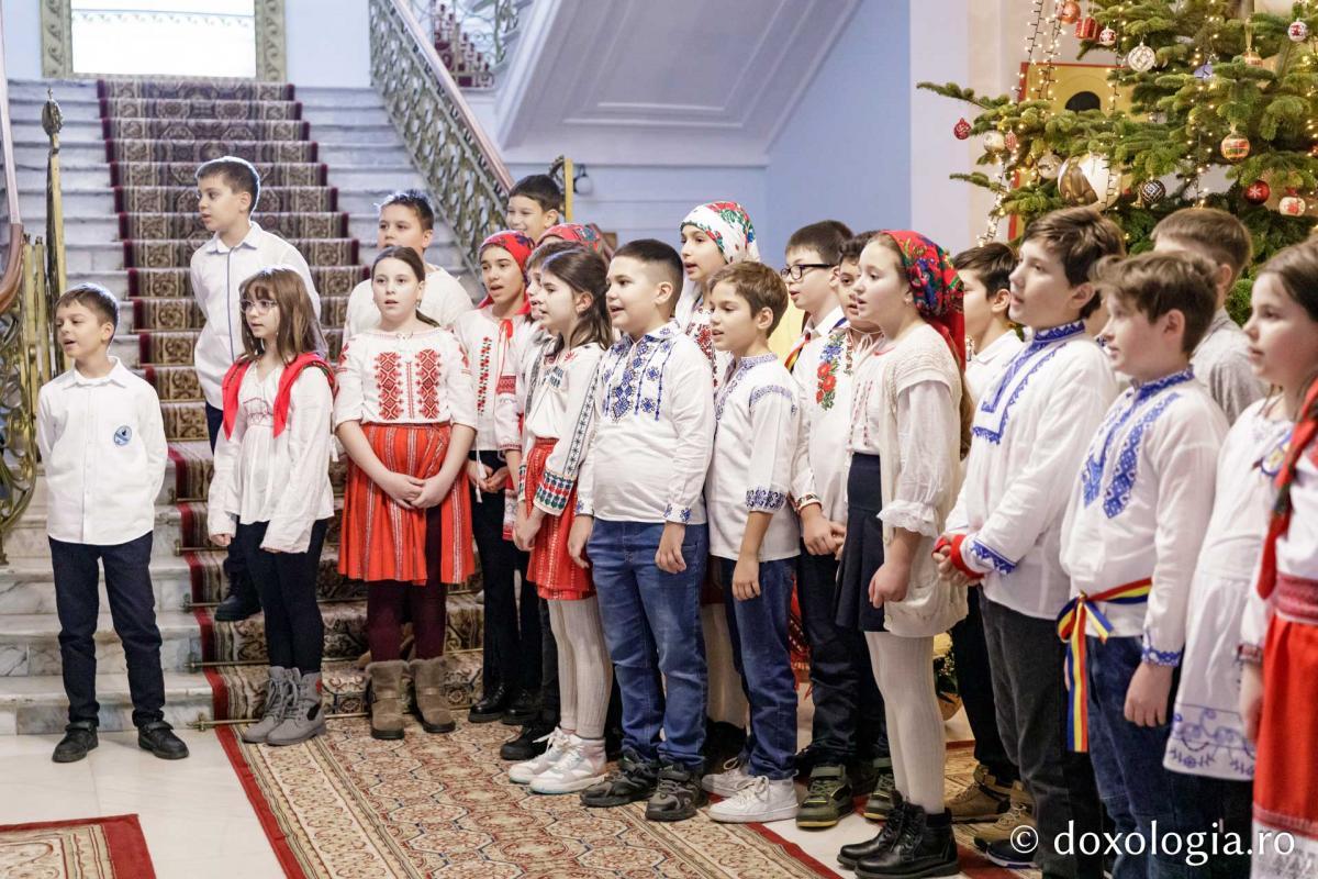Școala „Ion Simionescu” din Iași – Colindători la Reședința Mitropolitană 2024 Școala „Ion Simionescu” din Iași – Colindători la Reședința Mitropolitană 2024