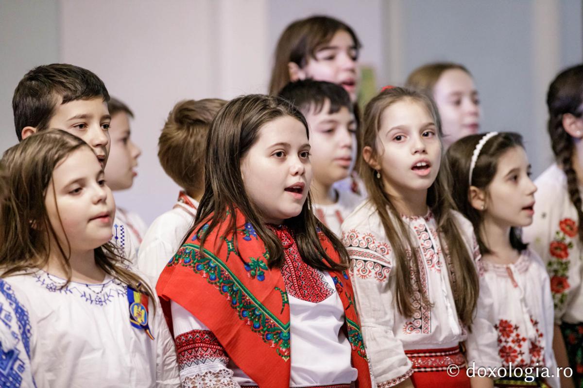 Școala „Ion Simionescu” din Iași – Colindători la Reședința Mitropolitană 2024 Școala „Ion Simionescu” din Iași – Colindători la Reședința Mitropolitană 2024