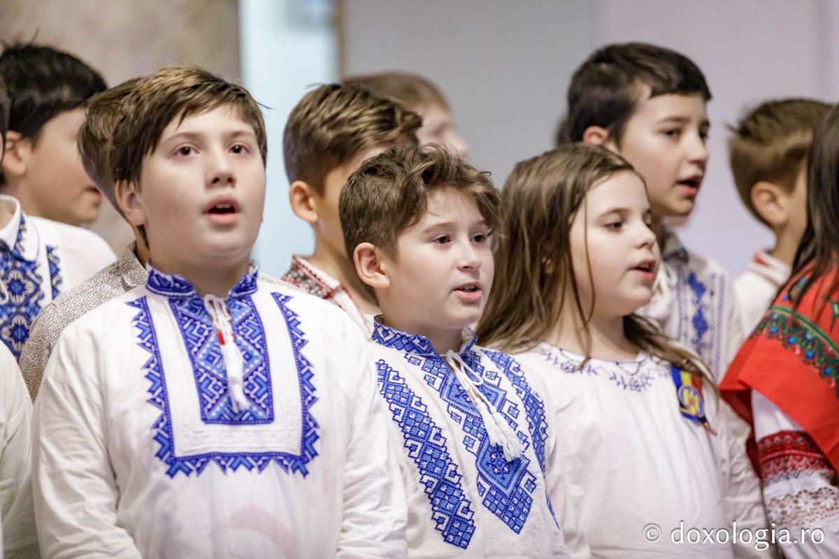 Școala „Ion Simionescu” din Iași – Colindători la Reședința Mitropolitană 2024 Școala „Ion Simionescu” din Iași – Colindători la Reședința Mitropolitană 2024