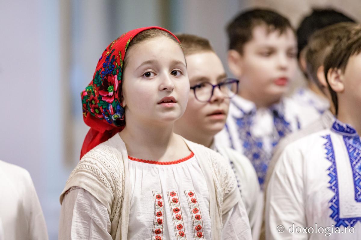 Școala „Ion Simionescu” din Iași – Colindători la Reședința Mitropolitană 2024 Școala „Ion Simionescu” din Iași – Colindători la Reședința Mitropolitană 2024