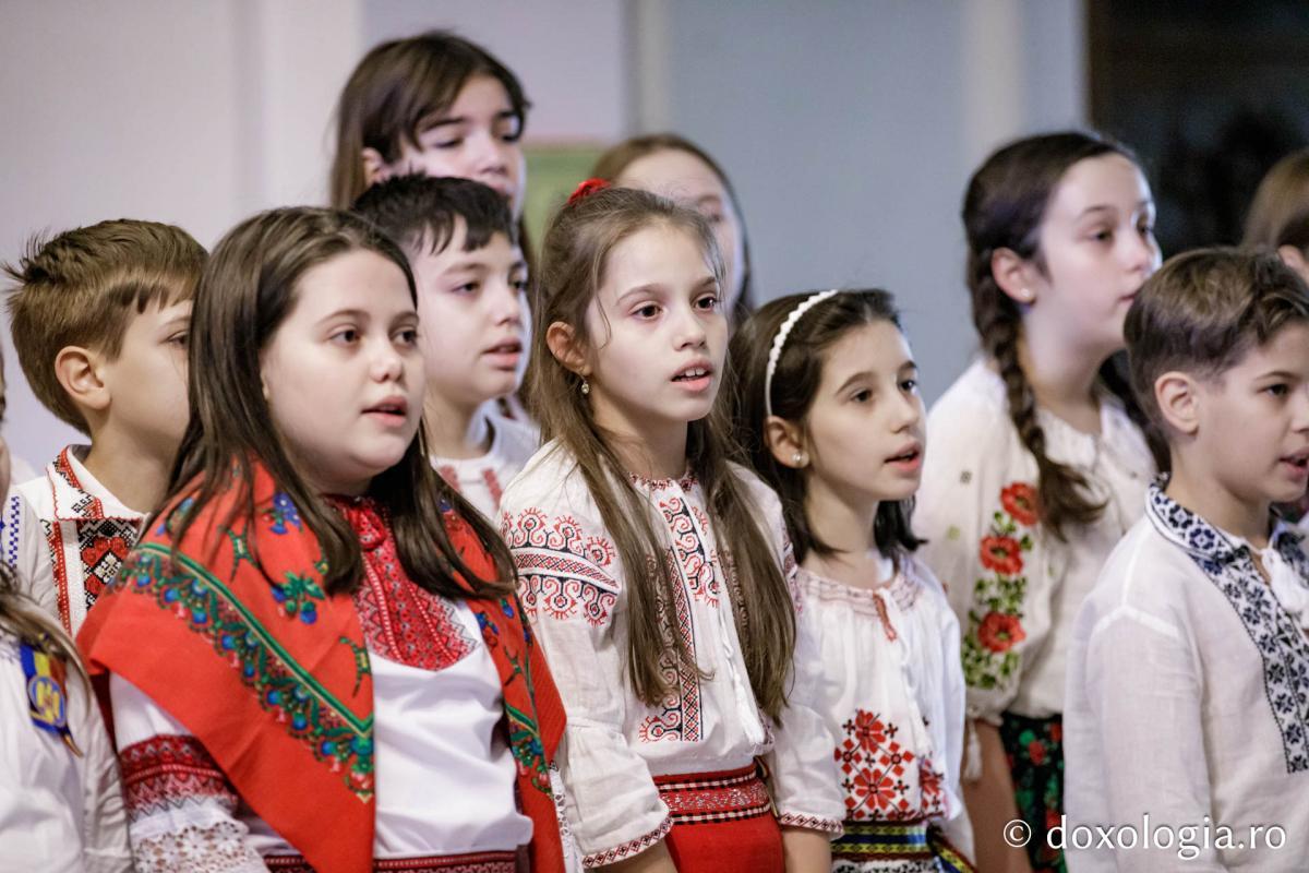 Școala „Ion Simionescu” din Iași – Colindători la Reședința Mitropolitană 2024 Școala „Ion Simionescu” din Iași – Colindători la Reședința Mitropolitană 2024