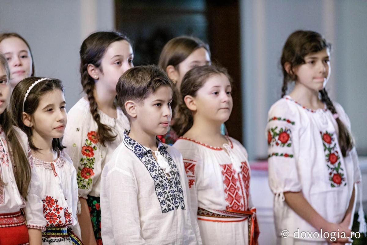 Școala „Ion Simionescu” din Iași – Colindători la Reședința Mitropolitană 2024 Școala „Ion Simionescu” din Iași – Colindători la Reședința Mitropolitană 2024