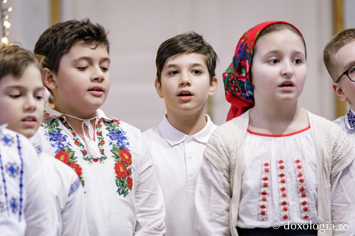 Școala „Ion Simionescu” din Iași – Colindători la Reședința Mitropolitană 2024 Școala „Ion Simionescu” din Iași – Colindători la Reședința Mitropolitană 2024