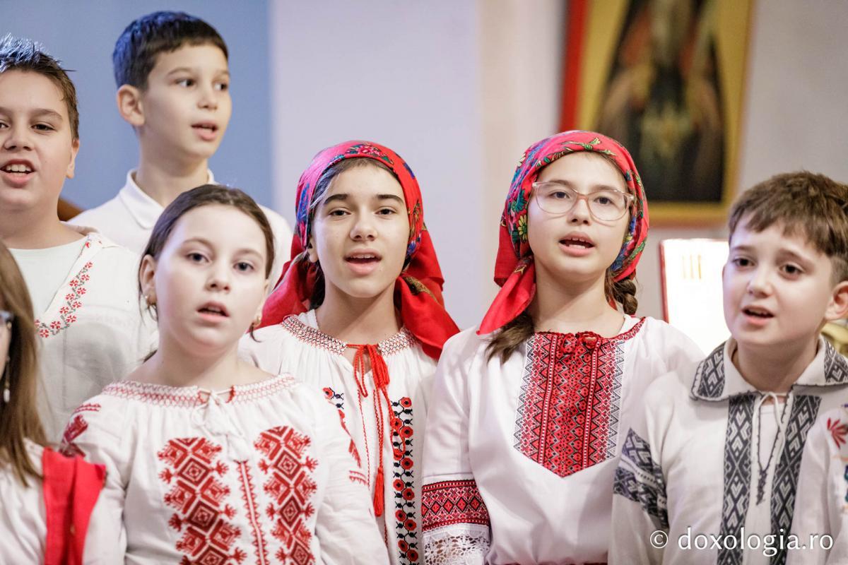 Școala „Ion Simionescu” din Iași – Colindători la Reședința Mitropolitană 2024 Școala „Ion Simionescu” din Iași – Colindători la Reședința Mitropolitană 2024