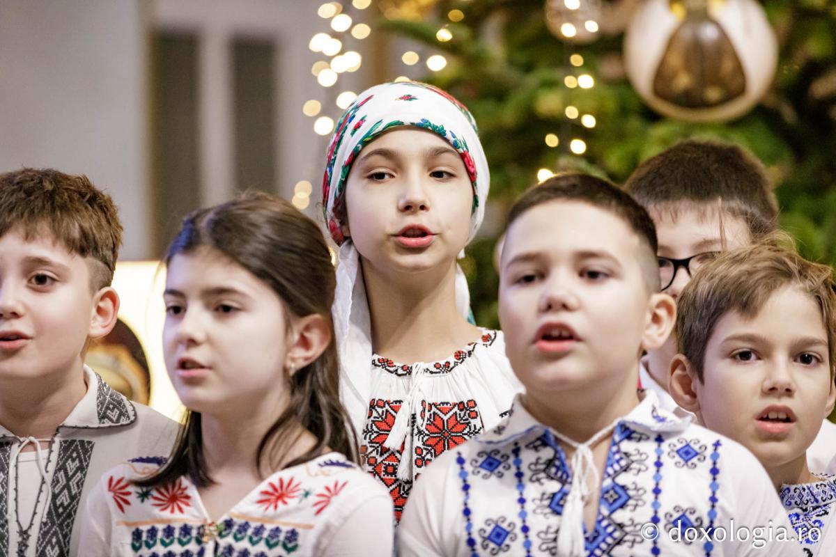 Școala „Ion Simionescu” din Iași – Colindători la Reședința Mitropolitană 2024 Școala „Ion Simionescu” din Iași – Colindători la Reședința Mitropolitană 2024