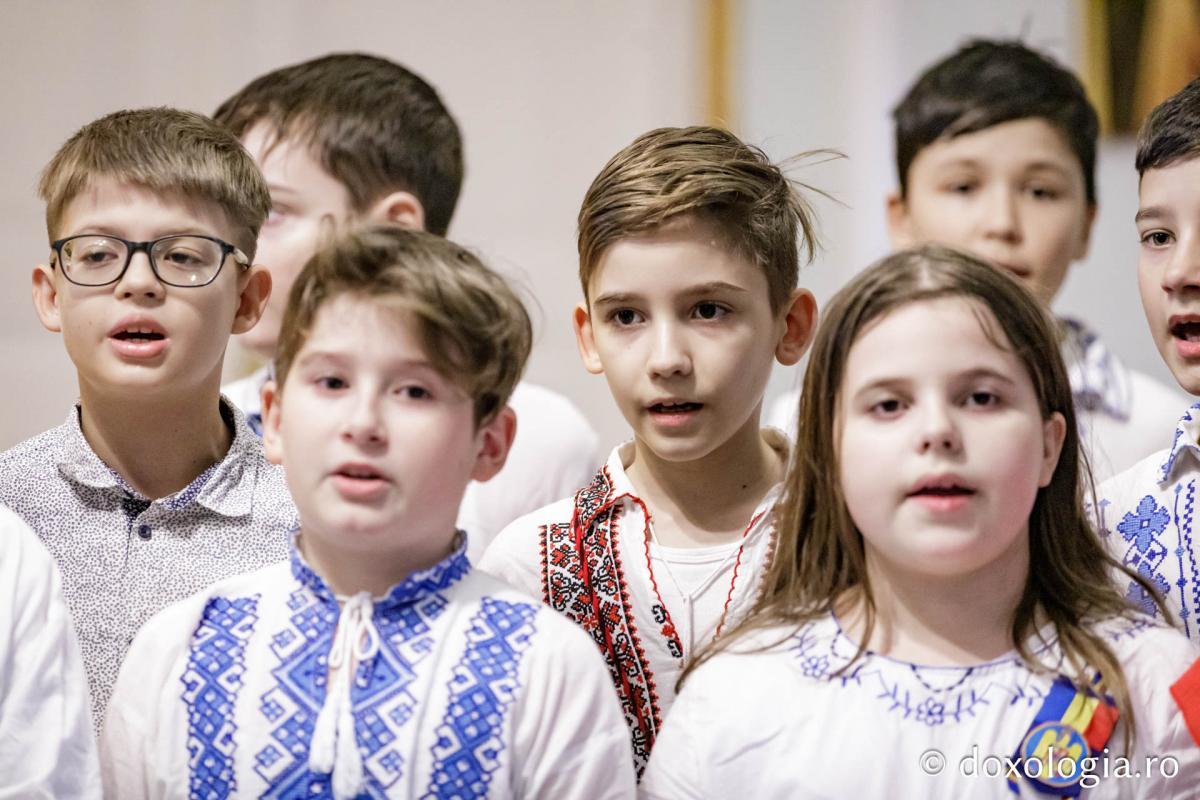 Școala „Ion Simionescu” din Iași – Colindători la Reședința Mitropolitană 2024 Școala „Ion Simionescu” din Iași – Colindători la Reședința Mitropolitană 2024
