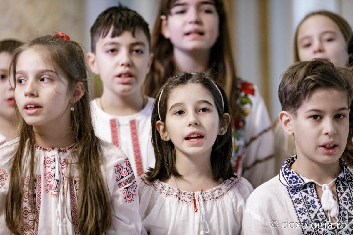 Școala „Ion Simionescu” din Iași – Colindători la Reședința Mitropolitană 2024 Școala „Ion Simionescu” din Iași – Colindători la Reședința Mitropolitană 2024