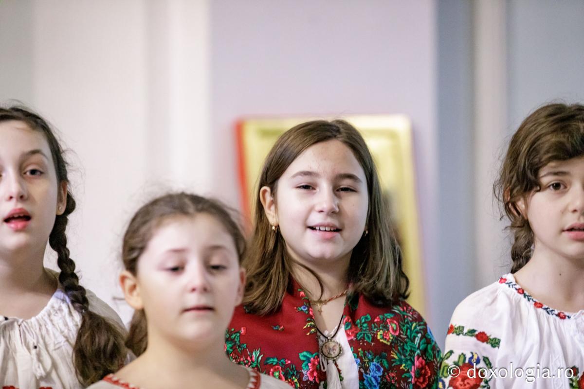 Școala „Ion Simionescu” din Iași – Colindători la Reședința Mitropolitană 2024 Școala „Ion Simionescu” din Iași – Colindători la Reședința Mitropolitană 2024