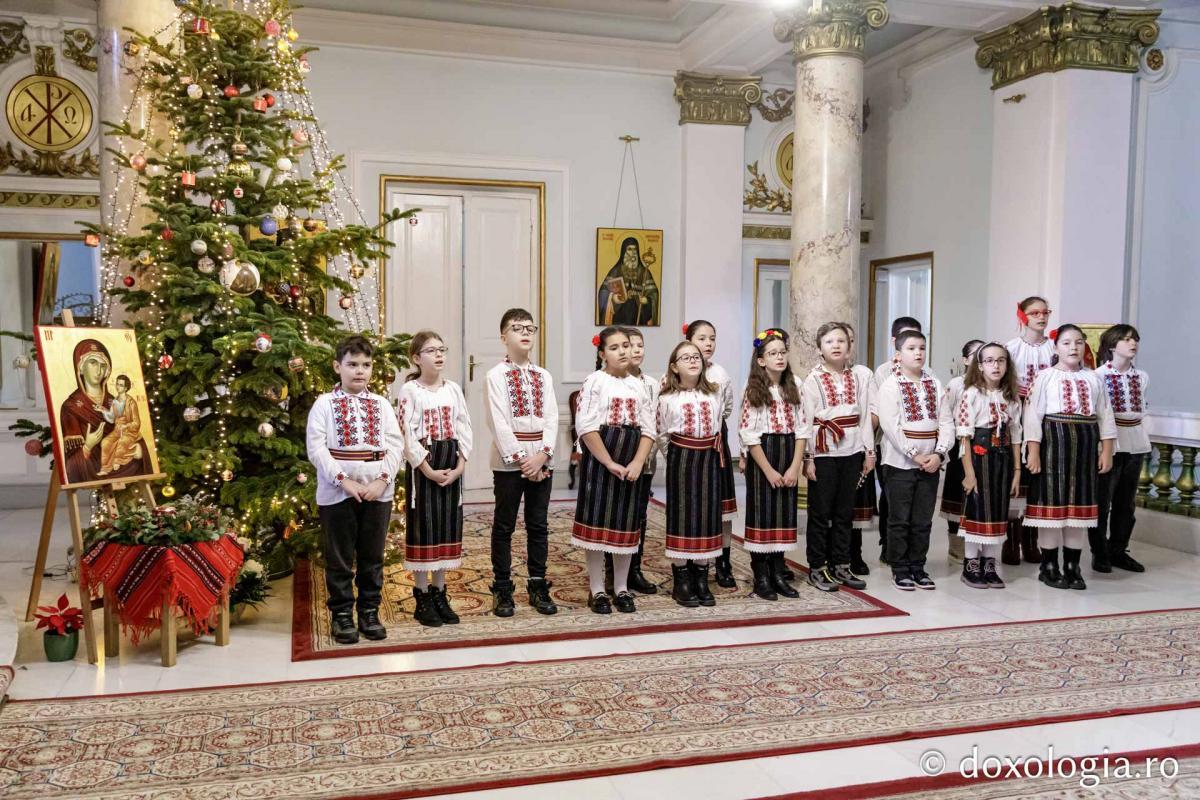 Școala Gimnazială ,,Titu Maiorescu” din Iași, Clasa a III-a D – Colindători la Reședința Mitropolitană 2024 Școala Gimnazială ,,Titu Maiorescu” din Iași, Clasa a III-a D – Colindători la Reședința Mitropolitană 2024